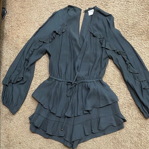 Princess Polly Ruffled Romper - Picture 5 of 6